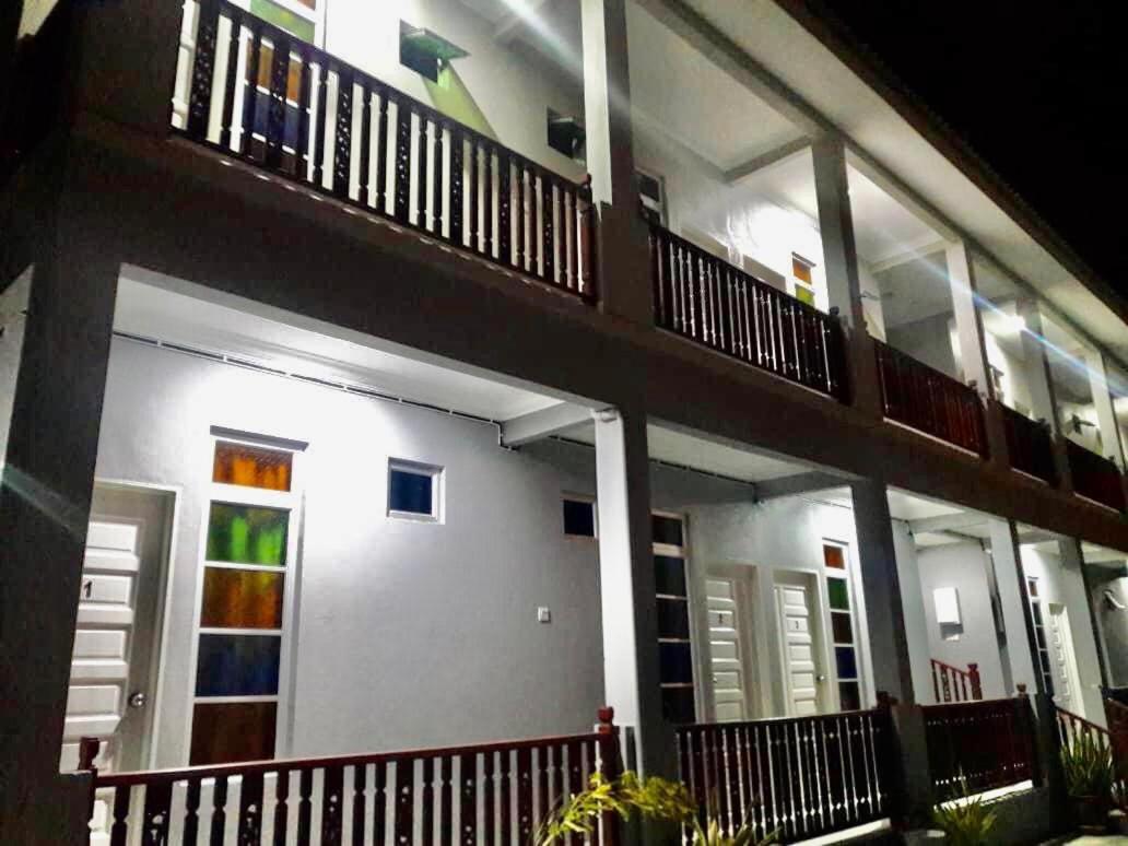 Lakse Inn Homestay Kampong Pengkalan Maras Екстер'єр фото