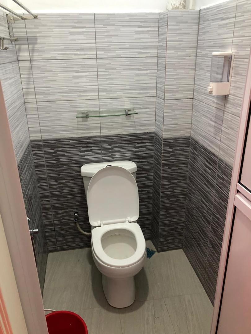 Lakse Inn Homestay Kampong Pengkalan Maras Екстер'єр фото